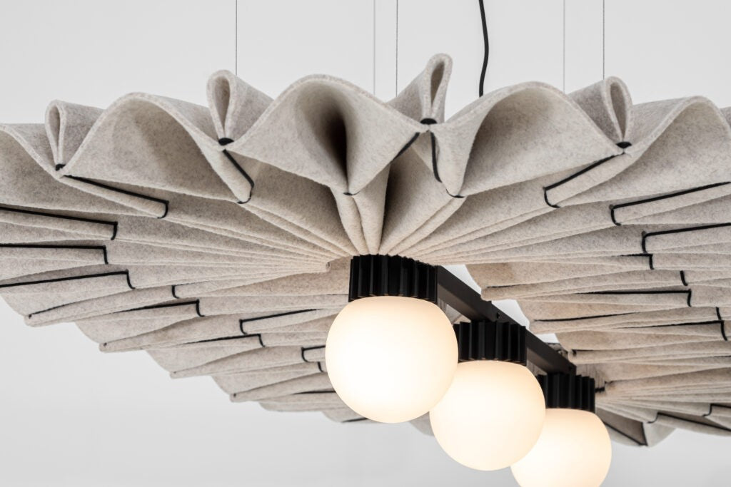 BuzziSpace ACOUSTIQUE PLEAT Edel Long -Suspension Luminaire Acoustique Ovale