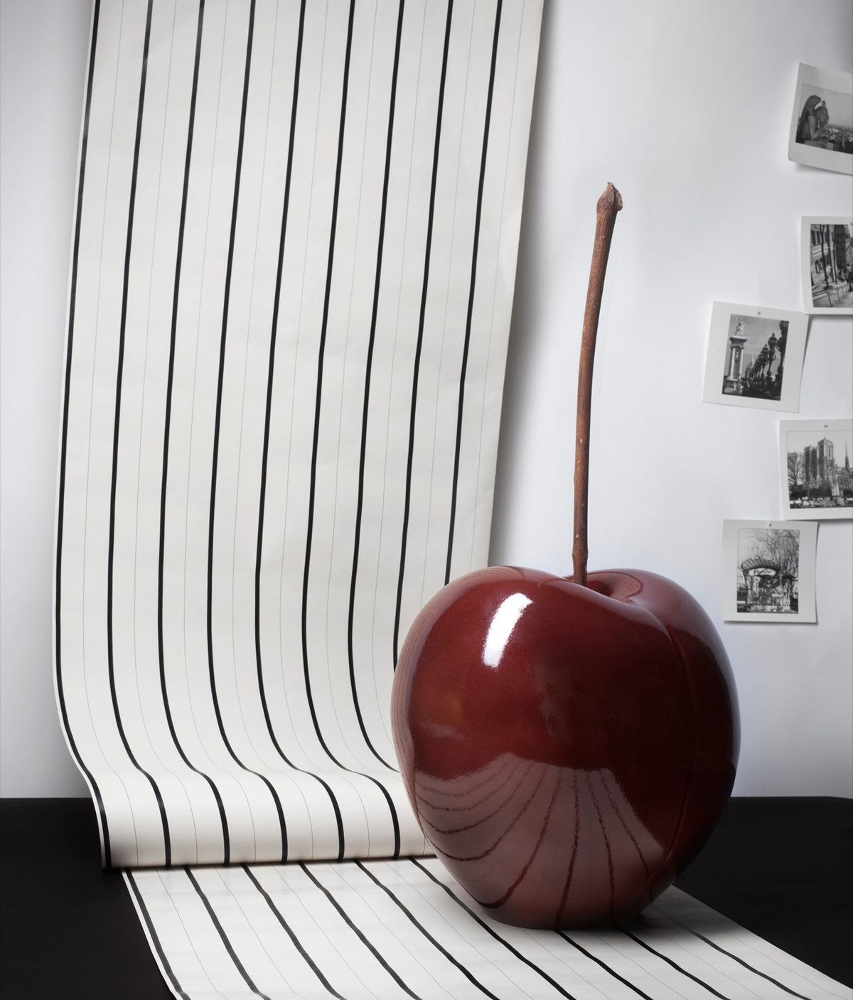 Cerise Bordeaux Vernis Brillant Sculpture Geante Bull & Stein Lisa Pappon
