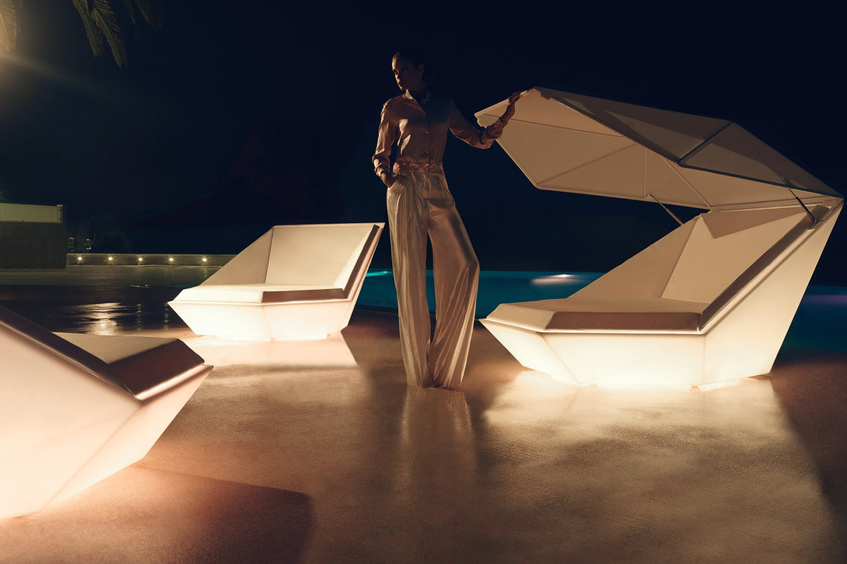 Faz Daybed with Parasol and White LED Light by Vondom on a Hotel poolside by night