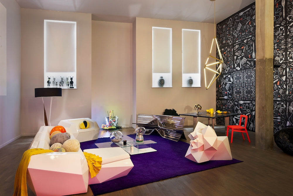 Interieur du Showroom Boffo avec Faz Sofa et Repose pieds Vondom