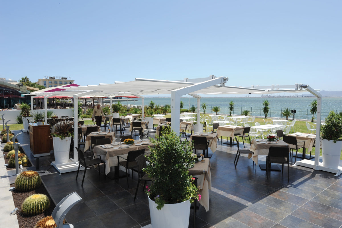 Highly resistant Flexy Shade Systems even in environment with chlorine or salt