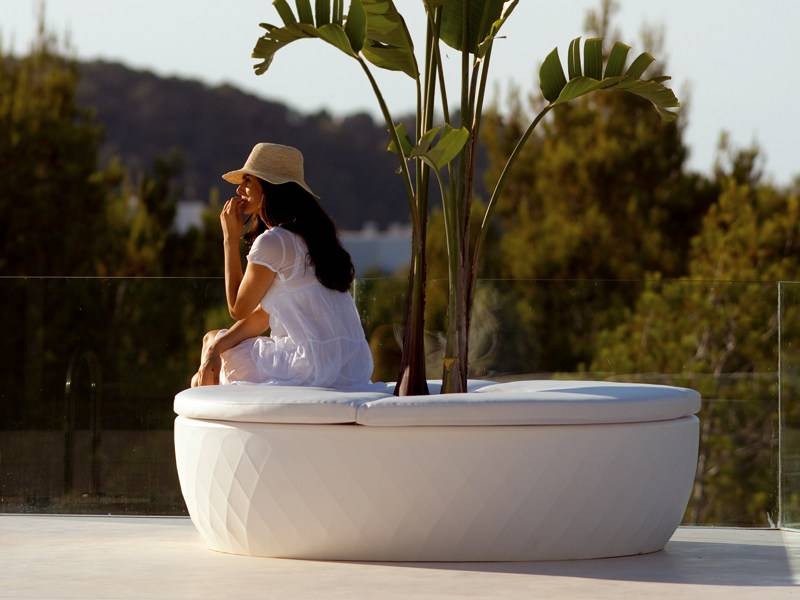 Round backless Bench 178cm with Integrated Planter For Parcs, Streets, Hotels, restaurants, Halls