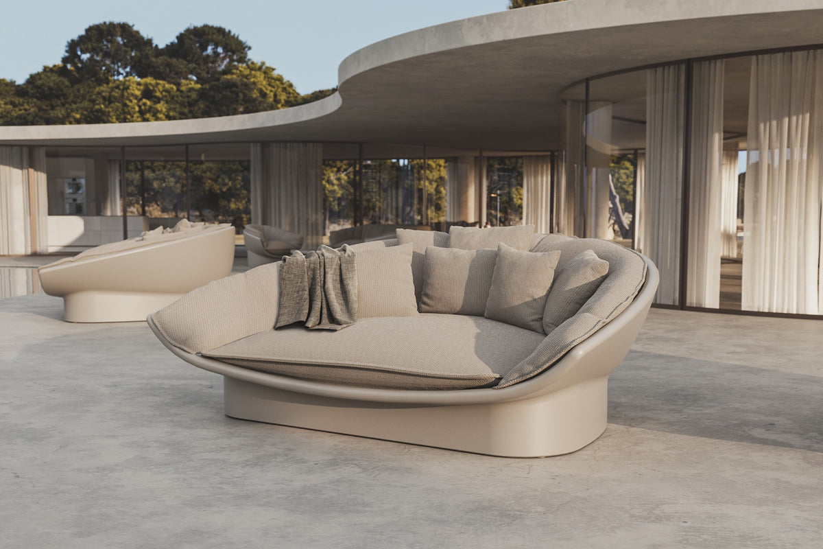 lit de jardin luna vondom sur une terrasse extérieure