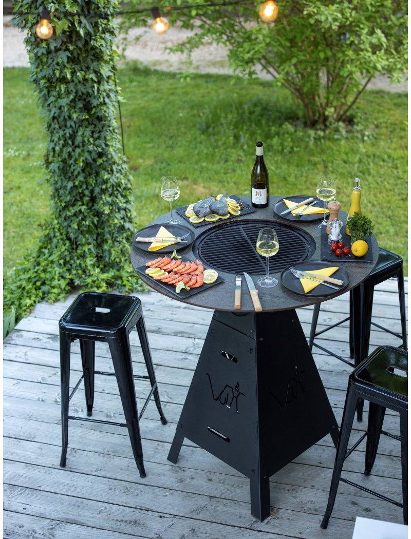 Preparation of a barbecue on the VULX MAGMA HIGH wood-fired stand-up grill