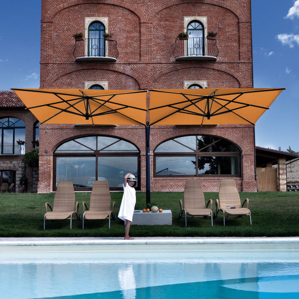 Soleado Large Format Professional Quality Parasol with Central Pole and 2 Parasols