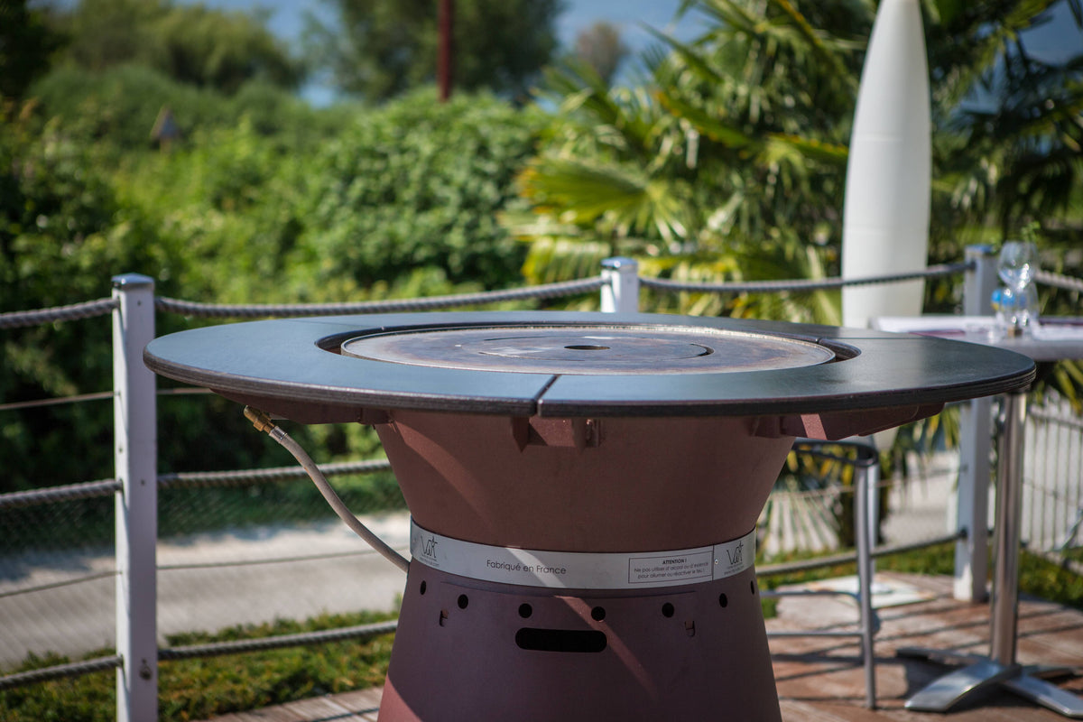 High garden tables with integrated gas grill FUSION High Gas by VULX in Corten color
