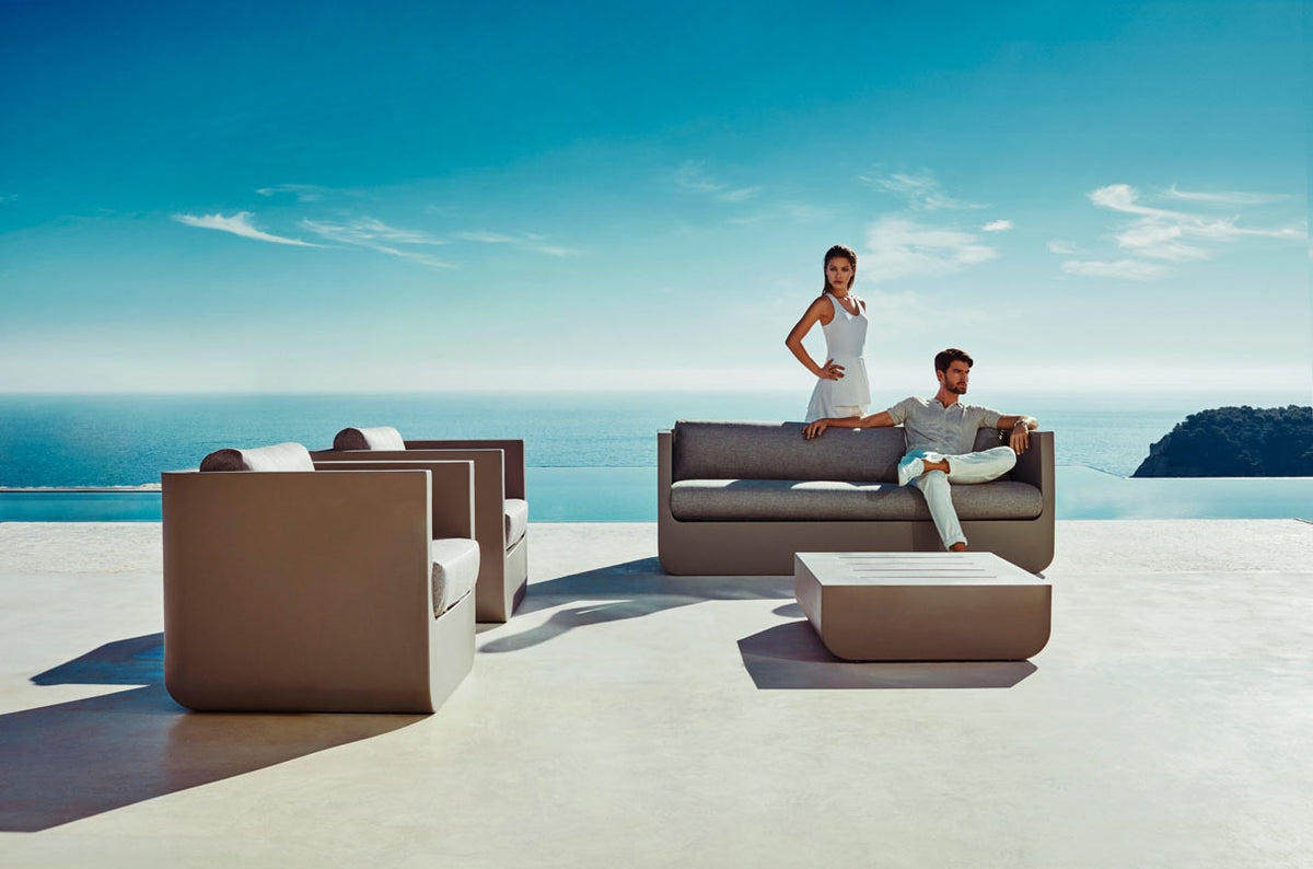 Ulm Table Basse et Canapés avec Finitions Mates Vondom