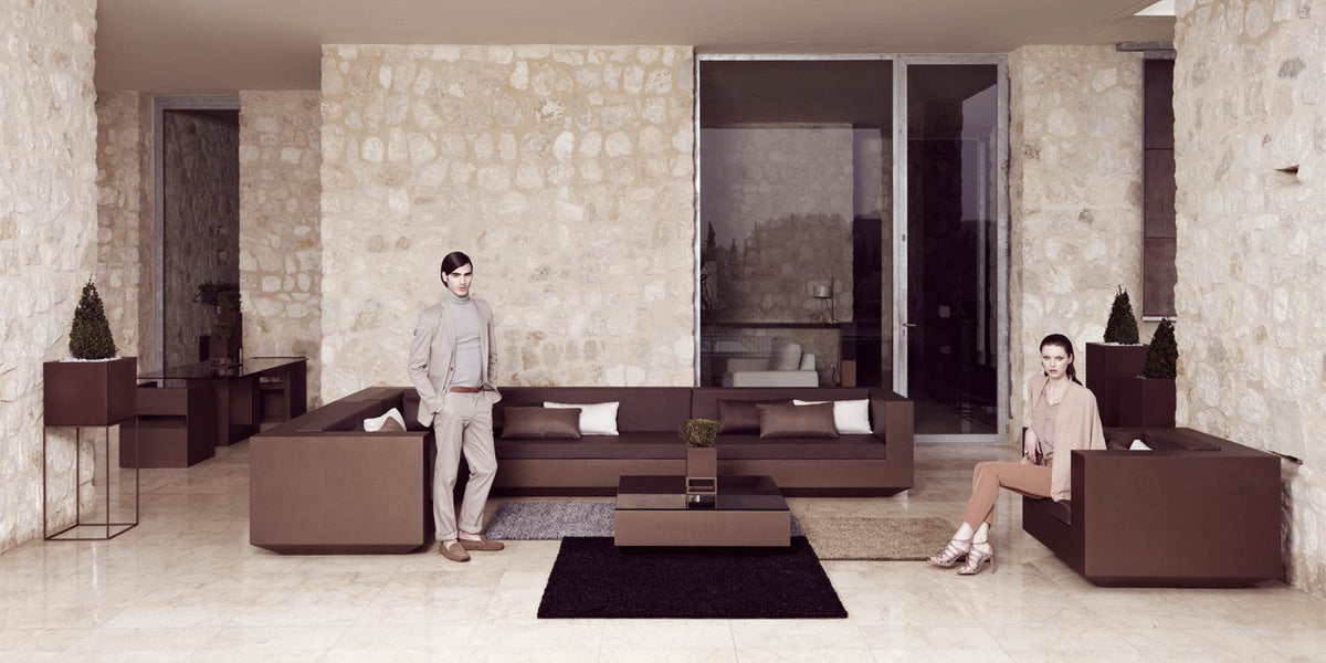 Salon de jardin Bronze avec Differentes Combinaisons des Meridiennes Vela Sofa Vondom