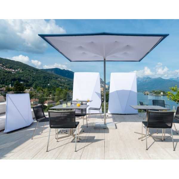 Parasol avec éclairages LED intégrés