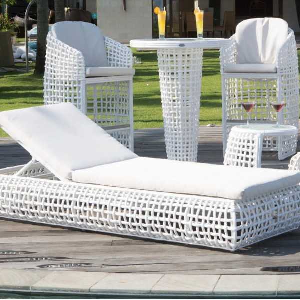 Chaise longue piscine design - Bain de soleil tressé pour votre terrasse