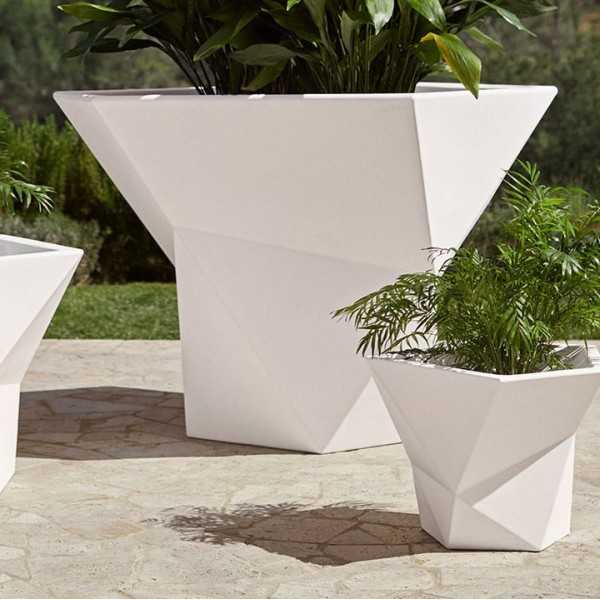 Varnished Faceted Planter XL white