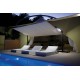 Parasol Flexy avec Eclairage (en option) et Store Repliable au bord d'une Piscine d'Hotel