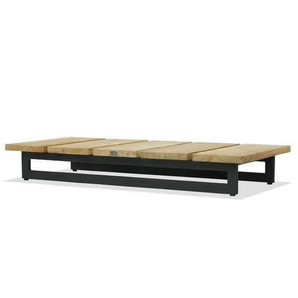 Table basse design en bois et pieds noirs