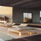 piscine extérieure moderne, chaises longues blanches 2 places en aluminium