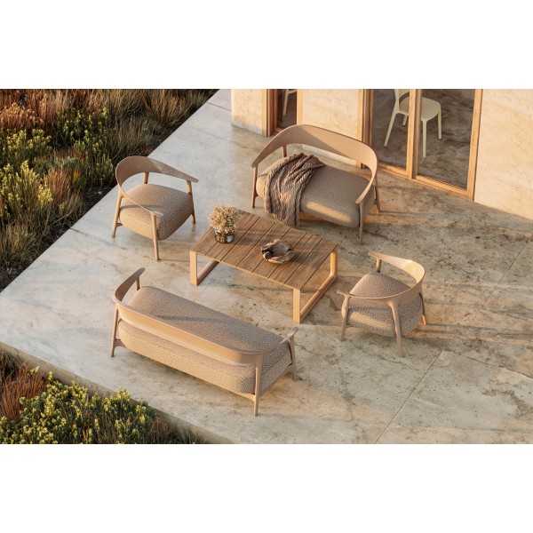 terrasse avec fauteuil et canapé 3 places de la collection vondom africa