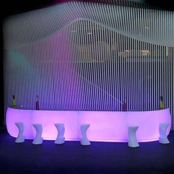 Bar Lumineux Multicolore (ici lumière rose) avec top en inox (optionnel). Bar composé avec les 2 modules Fiesta 180 Lumineux RGB