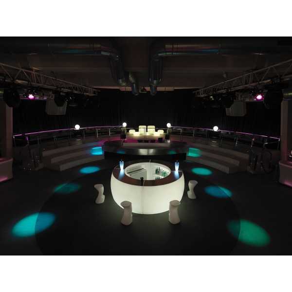 Bright Design Bar in Trendy Club. Created with 4 modules Fiesta Curva Bright White. Stainless steel top in option.