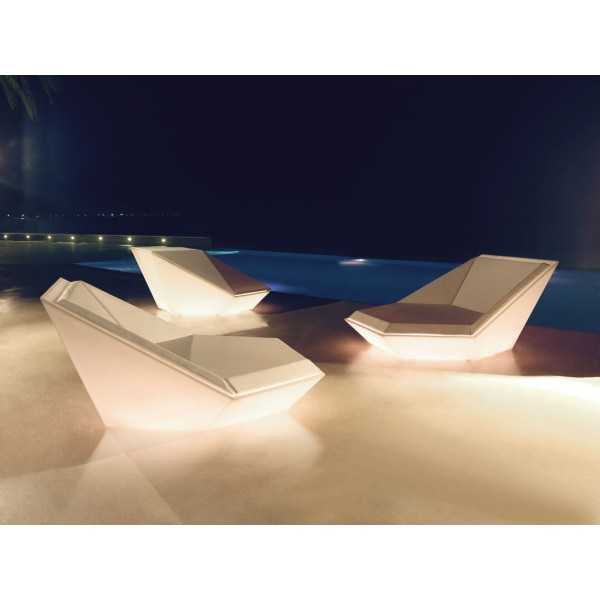 Faz Daybed with White Led Light by Vondom - Three Sun Lounge Chairs on a poolside
