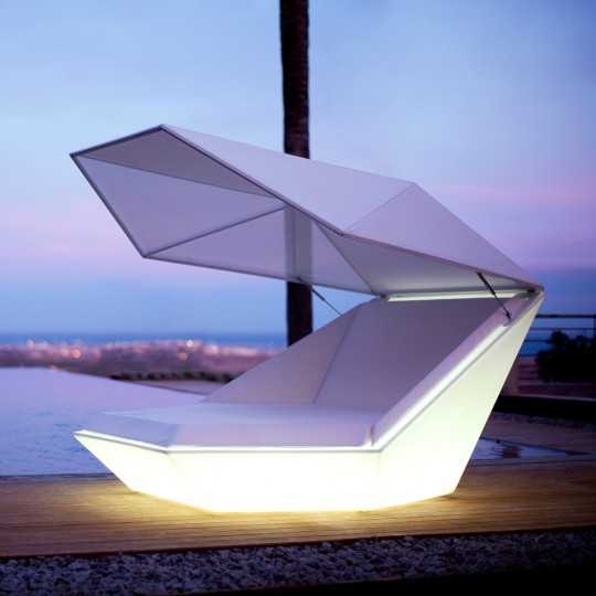 The beautiful clam-like shape Loveseat Faz Daybed with Parasol and LED Light by Vondom