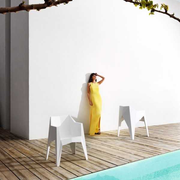 Style minimaliste et épuré pour les chaises design avec accoudoirs Voxel par Vondom