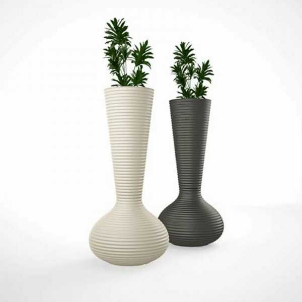 Two Bloom Planters by Vondom. Available in many versions, colors and finishes