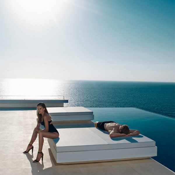 Vela Daybed 200 with Matt Finish by Vondom 