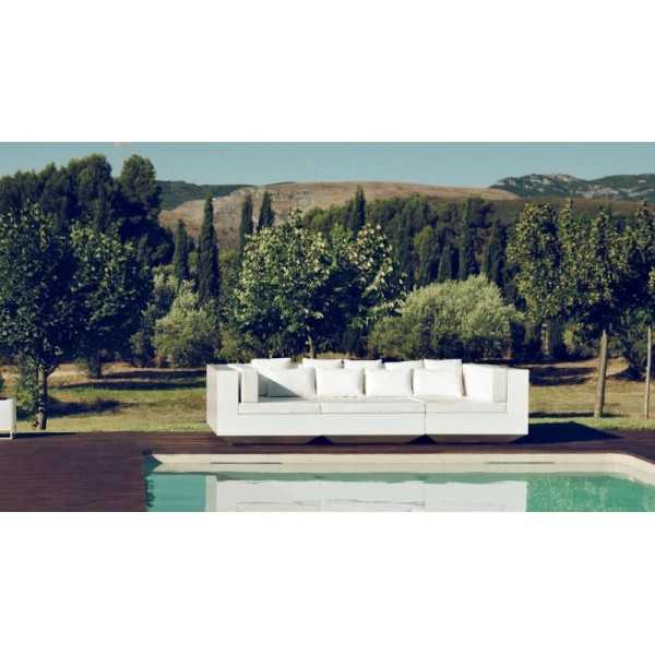 3 Vondom Deck Chairs in White Version on Poolside and Garden