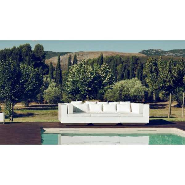 Trois Modules Combines de Meridiennes Droite Gauche et Central avec Coussins Vela Sofa Chaiselongue en Terrasse de Piscine