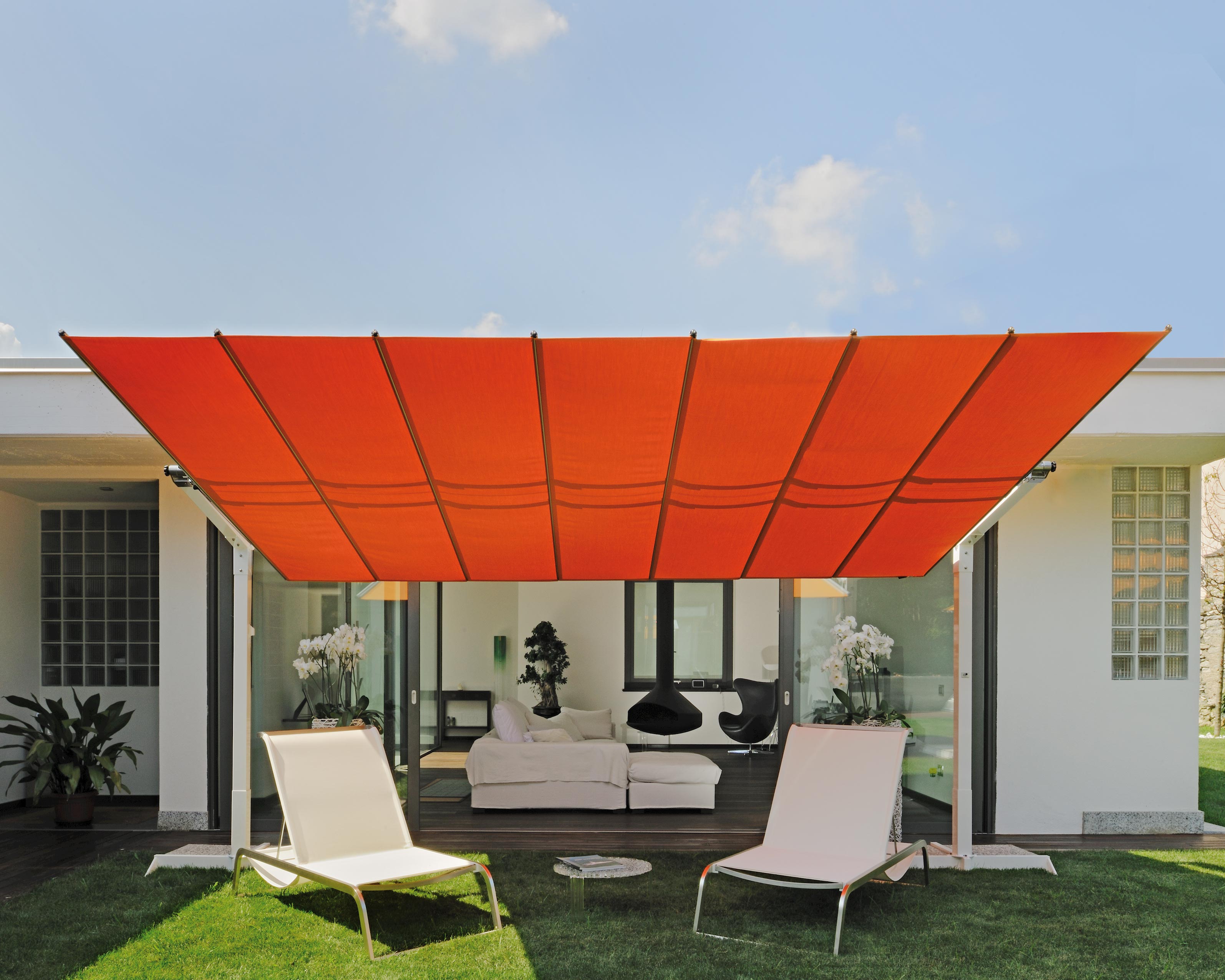 Flexy Freestanding Dual Post Shade System by Fim