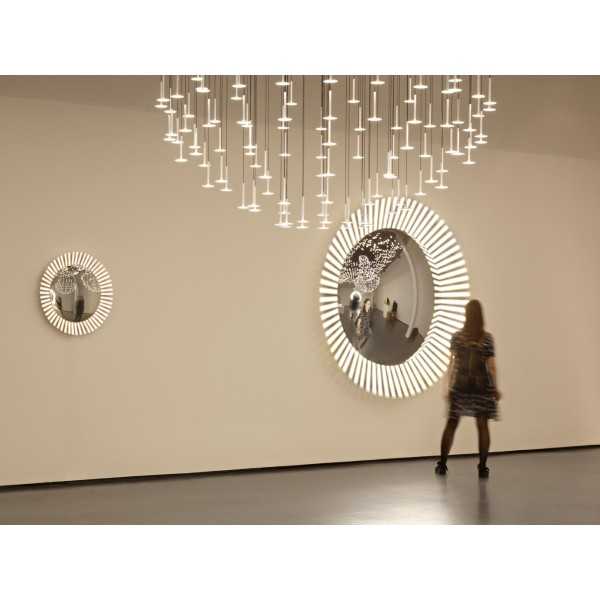 Luminaire Sculptural LUCKY EYE L avec lumieres OLED ultra plates et ultra legeres