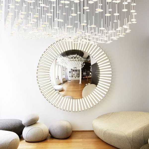 LUCKY EYE L Giant Round Wall Lamp with starburst OLEDs and Integrated Mirror