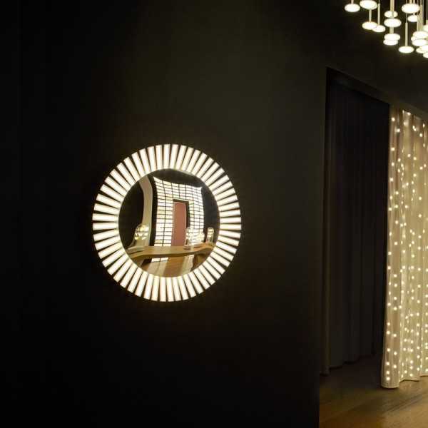 LUCKY EYE S Round Wall Lamp with Mirror and sunburst OLED Panels