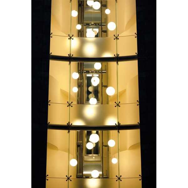 Immeuble Differents Niveaux avec Lampes Spheres GLOBO 70 et autres tailles GLOBO