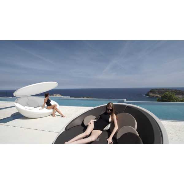 LM Daybed with and without Parasol - Vondom