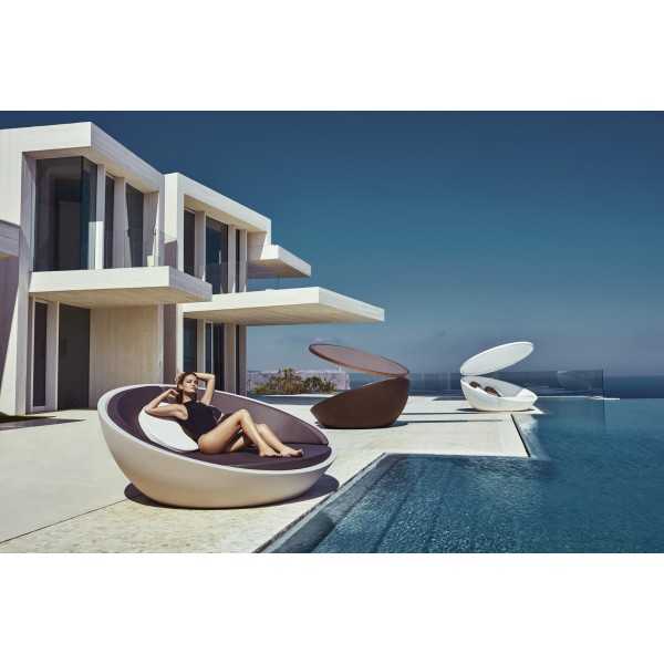 ULM Daybed Vondom with and without Parasol Polyethylene Matt and Lacquered