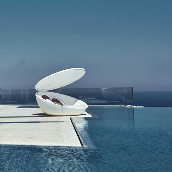  ULM Daybed with Parasol and Polyethylene with Lacquered Finish Vondom
