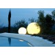 Lampe Boule Ronde Lumineuse Lune GLOBO 70 ideale au bord d'une piscine d'Hotel