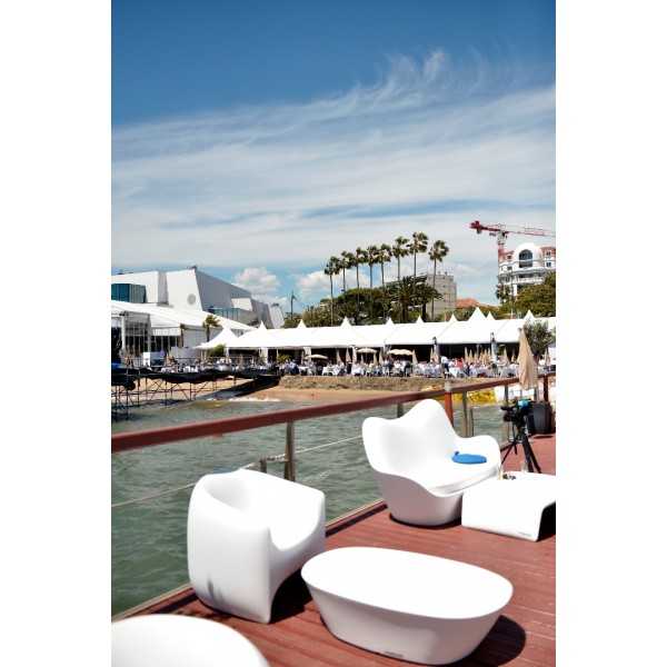 Fauteuil et Table Basse Blow de Vondom au Majestic Barriere Cannes