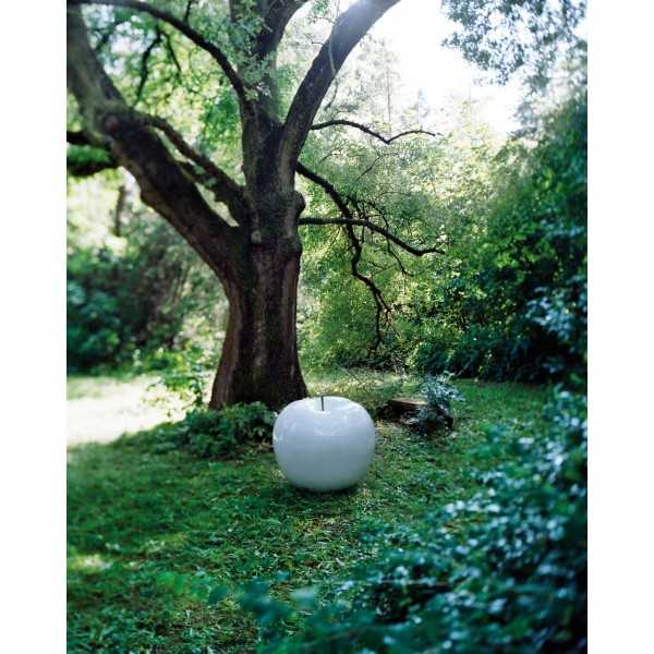 Pomme Blanche Vernis Brillant Sculpture Exterieure Interieure Bull & Stein Lisa Pappon