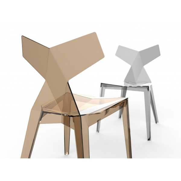 Chaises à facettes KIMONO en polycarbonate bronze et gris translucide