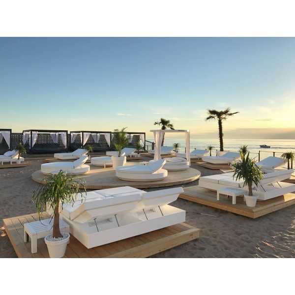 Different VELA DAYBEDS Round and Square Garden Bed on a beach in Valencia, Spain