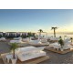 Vela Daybed Carré avec Dossiers inclinables de Vondom sur une plage Privee d Hotel