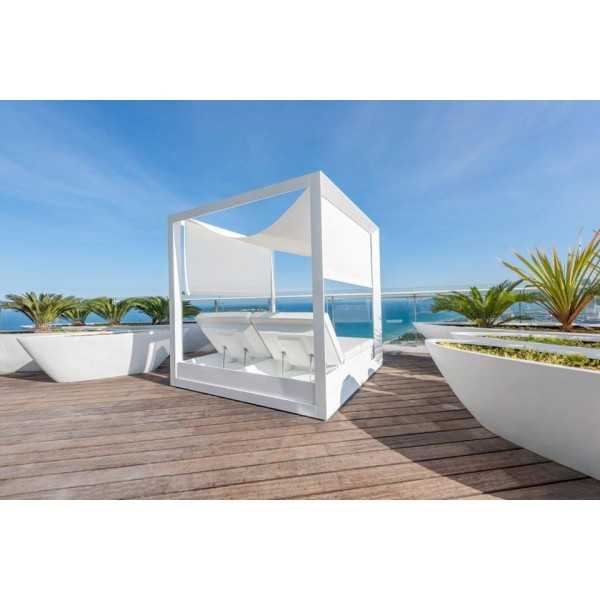 Vela Outdoor Daybed Poolside by Vondom