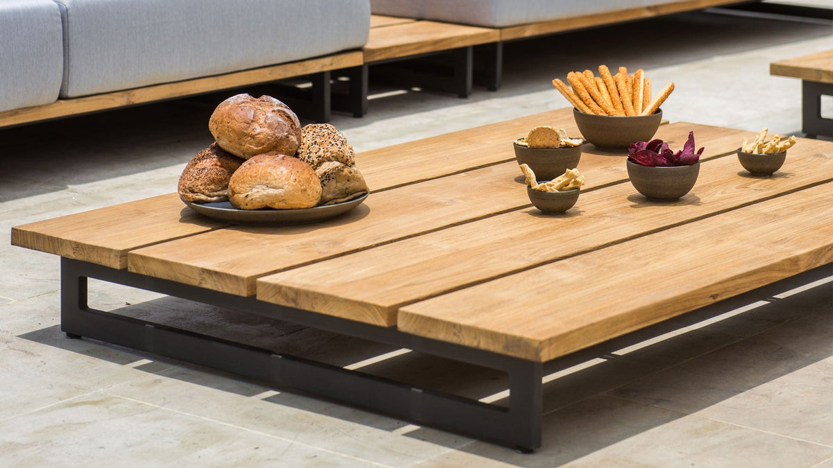 Mobilier d'extérieur design sur une terrasse