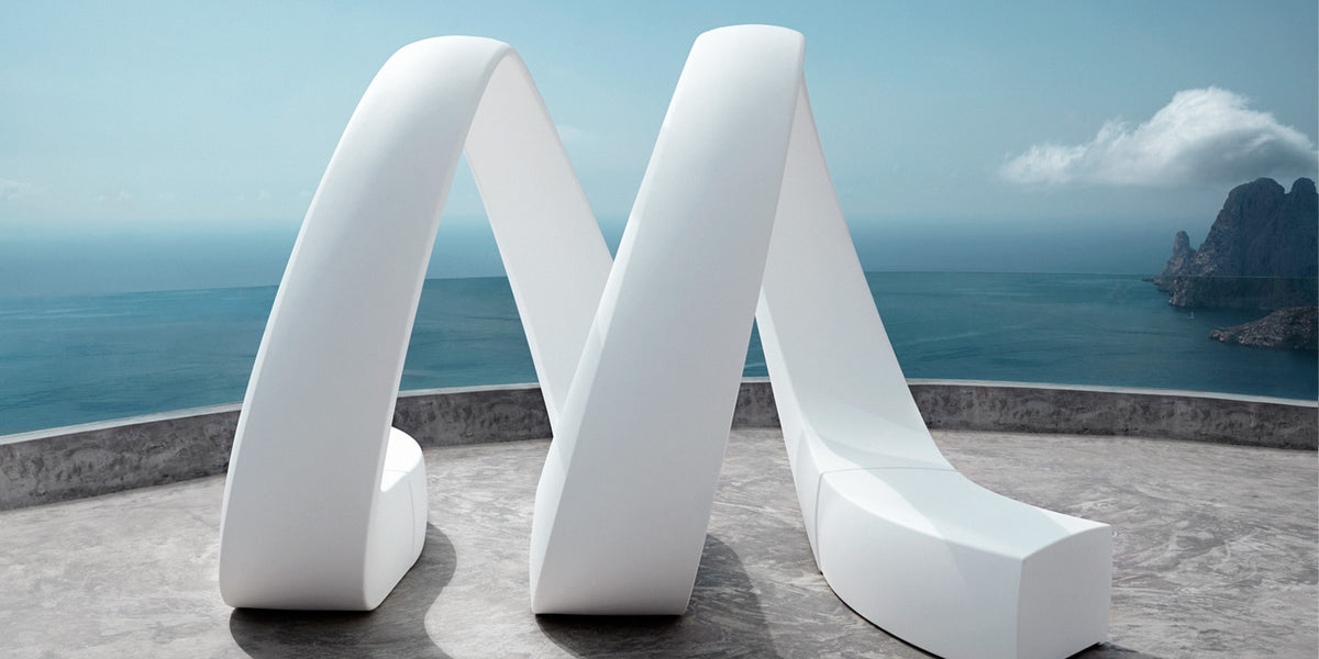 Banc en spirale infinie créé avec les modules de la collection AND par Vondom