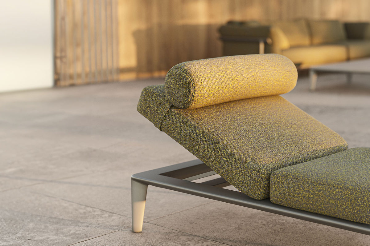 Close-up of the upper part with integrated pillow of the Pasadena Vondom padded sun lounger on a terrace