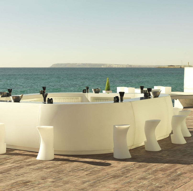 Contemporary Design Bar Counter with Fiesta Curved Bar and Fiesta bar modules by Vondom