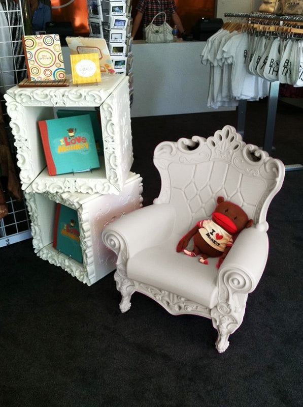 Armchair Color Milky White Little Queen of Love Slide Design
