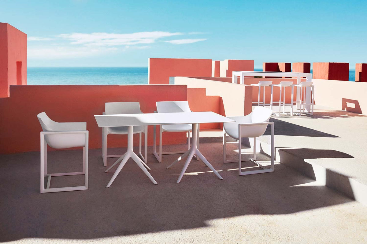 VONDOM WALLSTREET Chair with MARI-SOL 4 Table