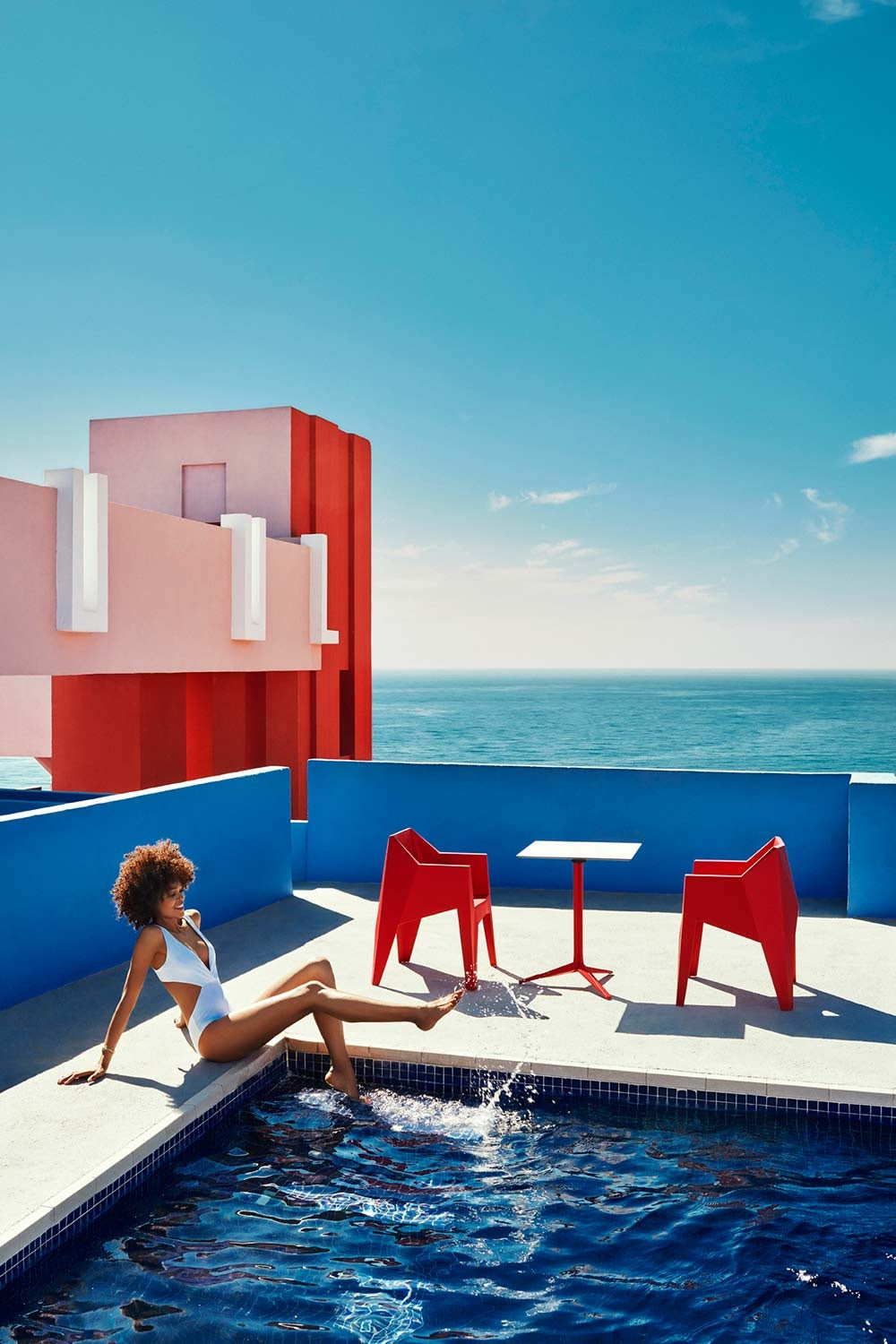 Fauteuil a facettes VOXEL leger et empilable dessine et fabrique en Europe